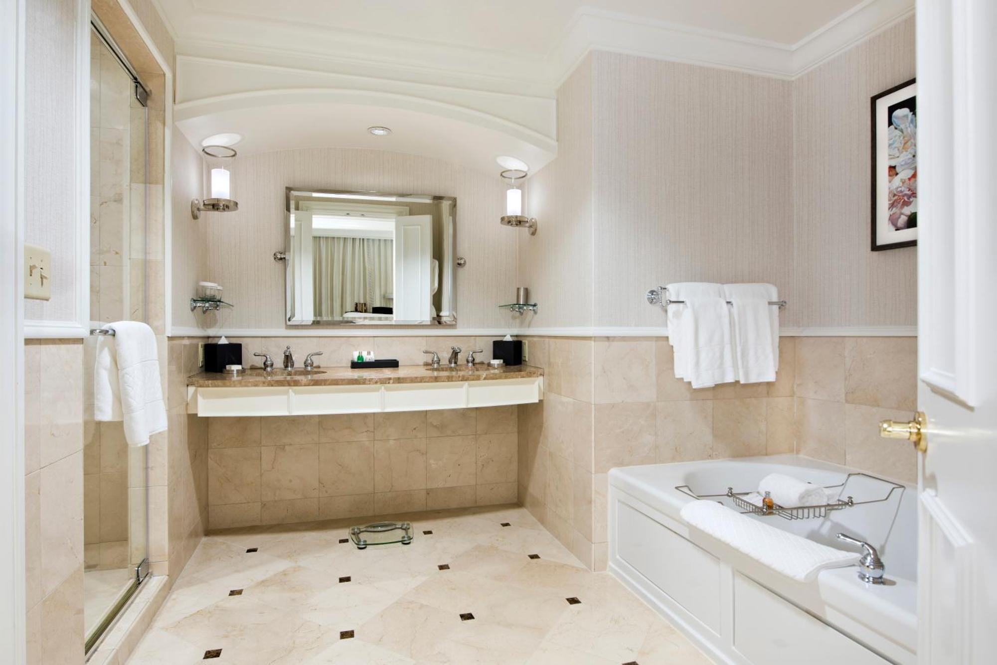 One-Bedroom Presidential Suite with Balcony,1709995873:JPEG
